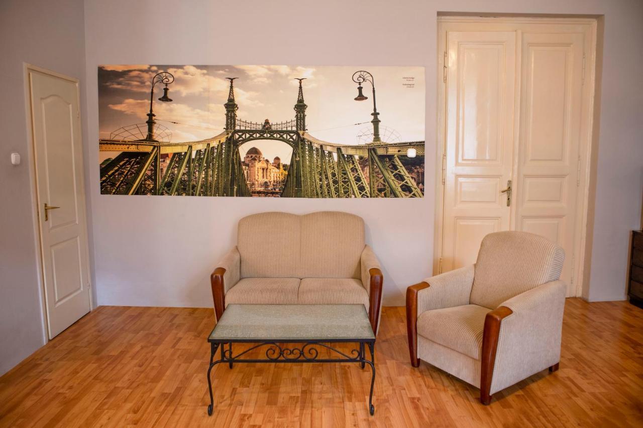 Linden Apartment Budapest Luaran gambar